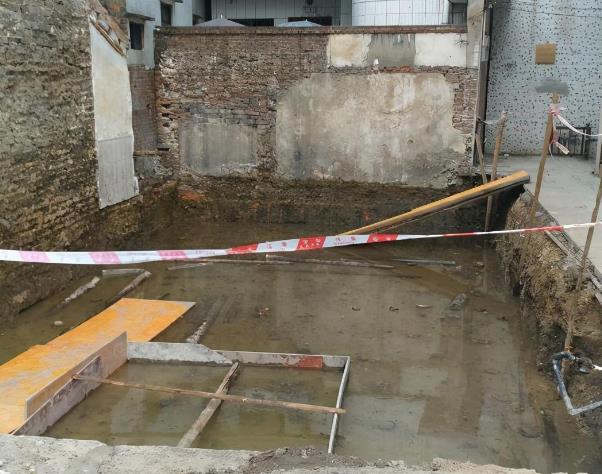 松木樁+筏板基礎(chǔ)才是基礎(chǔ)中的“戰(zhàn)斗機(jī)”，沒(méi)見(jiàn)過(guò)的朋友開(kāi)開(kāi)眼界