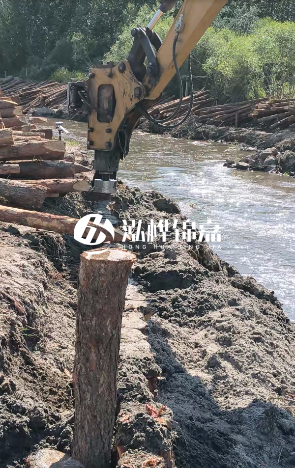 酒泉挖機打木樁專業(yè)施工-圍堰施工用松木樁可以嗎？