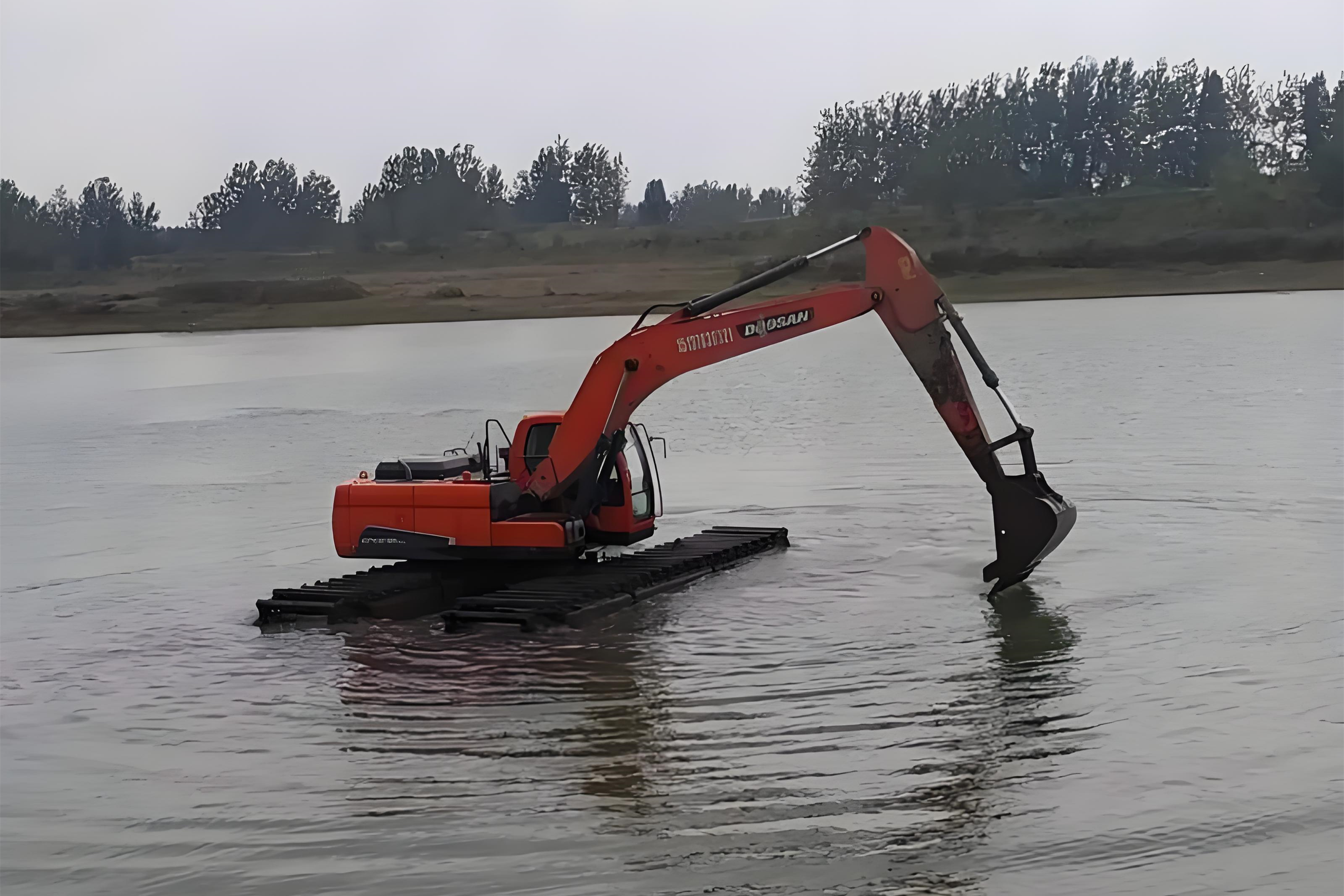 南昌水挖清淤團(tuán)隊(duì)泓樺錦嘉-大面積沼澤地清淤總價(jià)一般什么范圍？