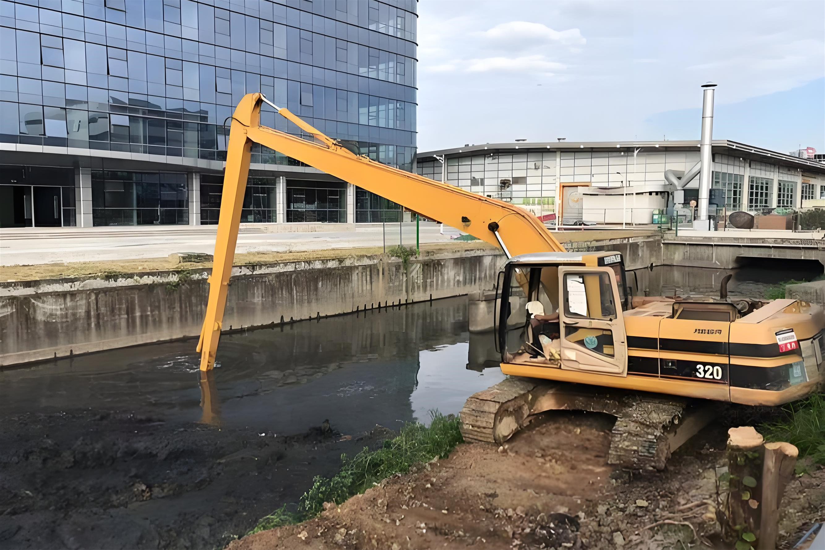 山西臨汾水挖清淤團(tuán)隊(duì)泓樺錦嘉-水庫(kù)清淤需要放空水嗎？